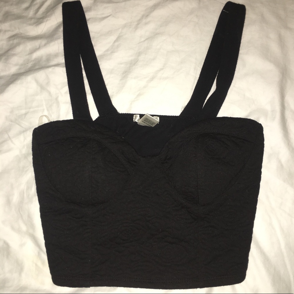 black strappy crop-top